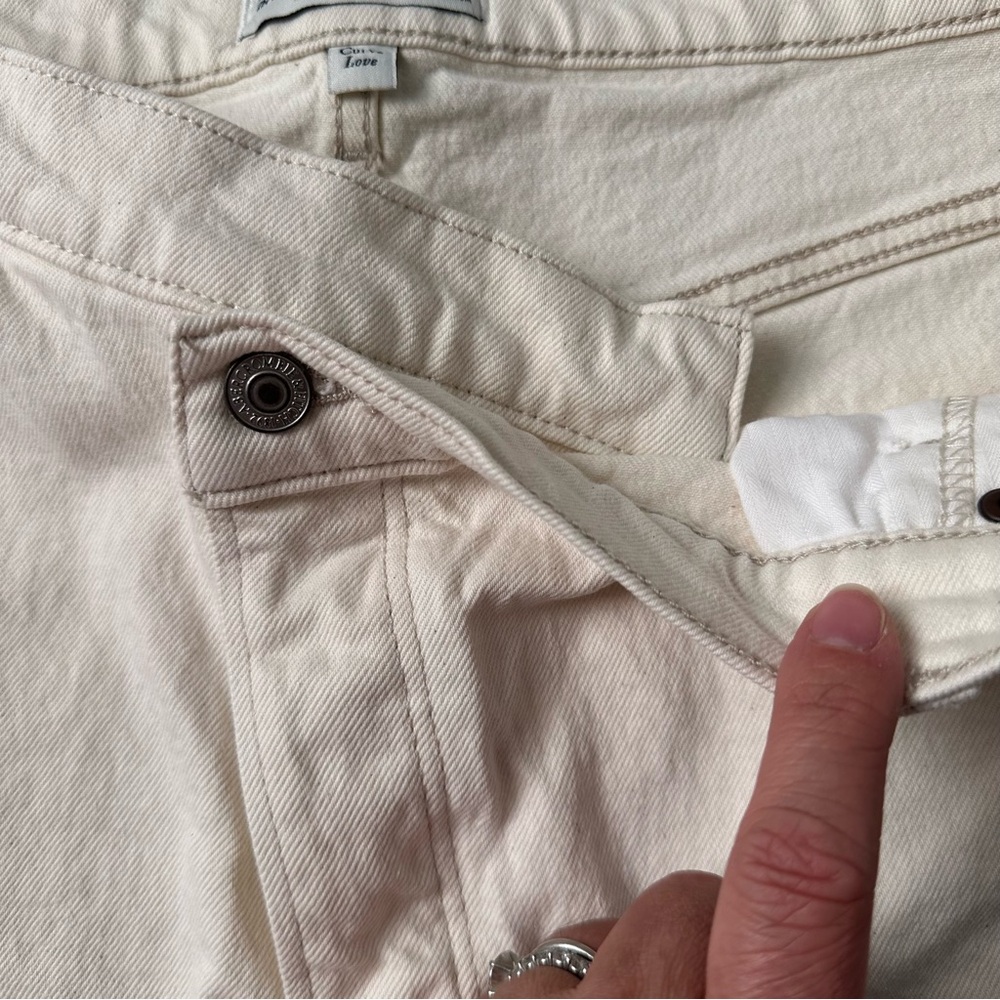 NEW Abercrombie & Fitch The 90s Relaxed Cutoff Short
High Rise size 18 cream - Picture 4 of 9
